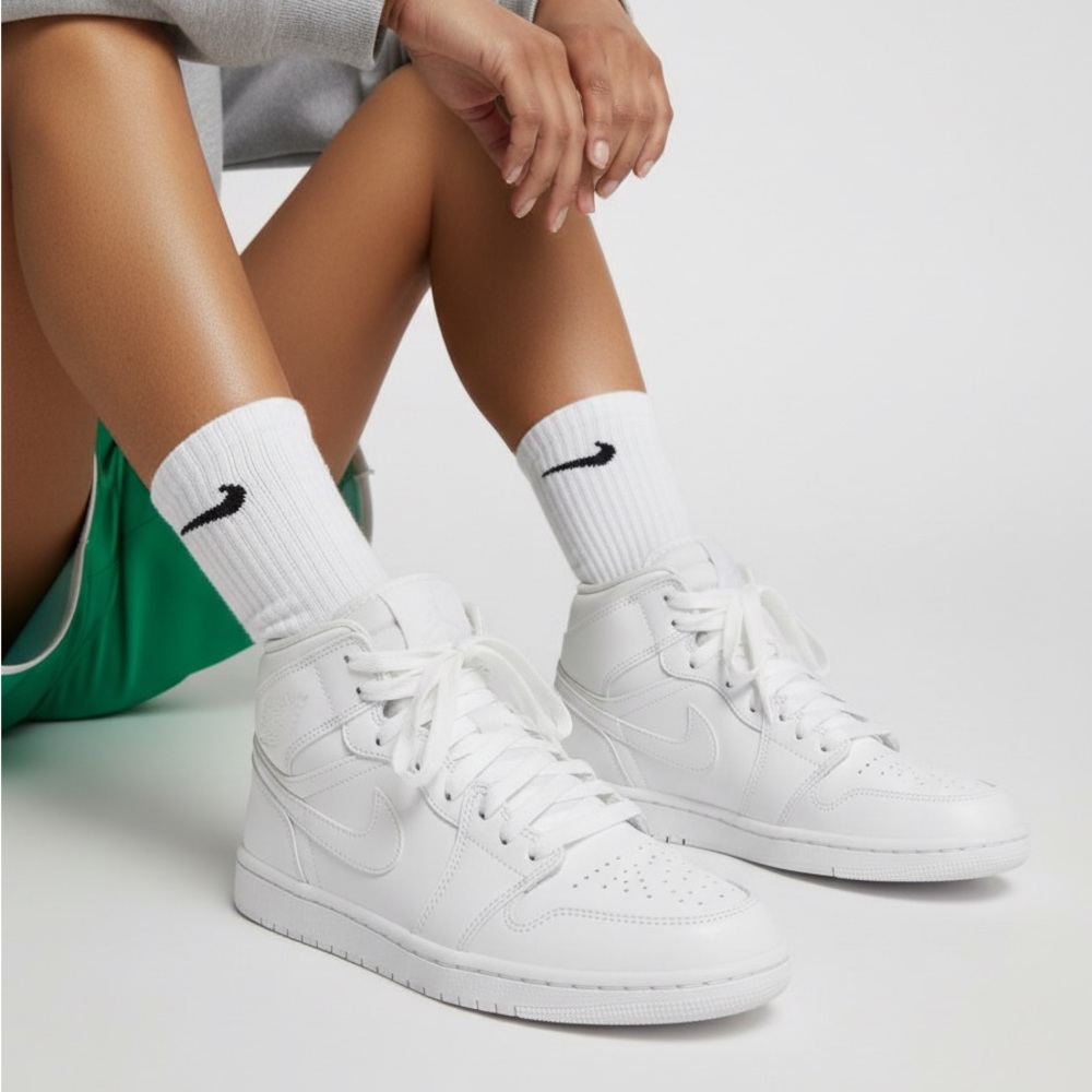 Nike Air Jordan 1 Mid Triple White